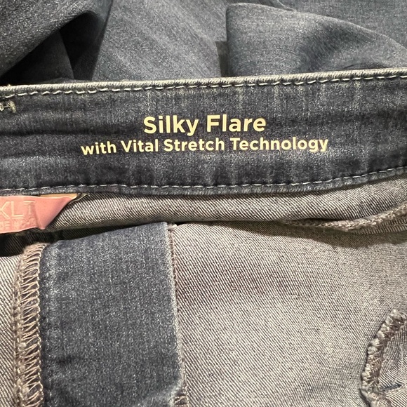 Laurie Felt Los Angeles Silky Flare with Vital Stretch Technology Jeans - Picture 5 of 15